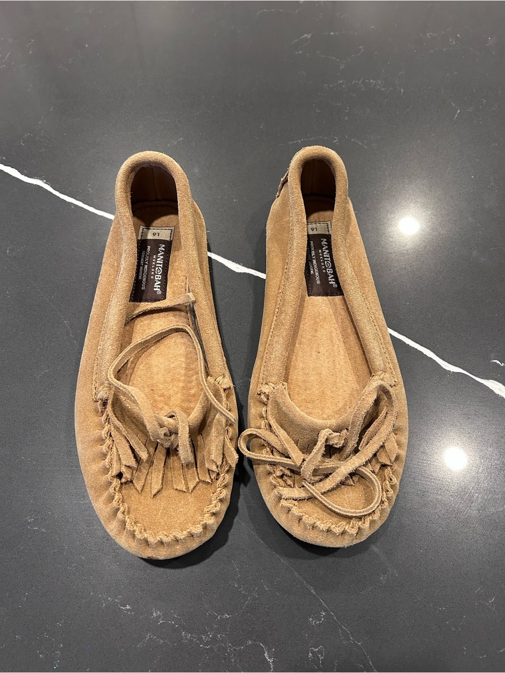 Manitobah Mukluks Sunshine Moccasins Tan Suede Fringe Oak Suede Everyday Flats